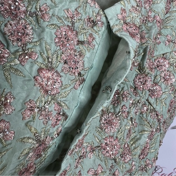 Top embroidered sequins floral flowers cropped Green Floral Women's Top - Picture 5 of 7